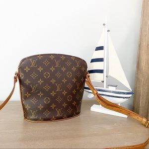 ♥️DROUOT♥️ Authentic Louis Vuitton Crossbody!
